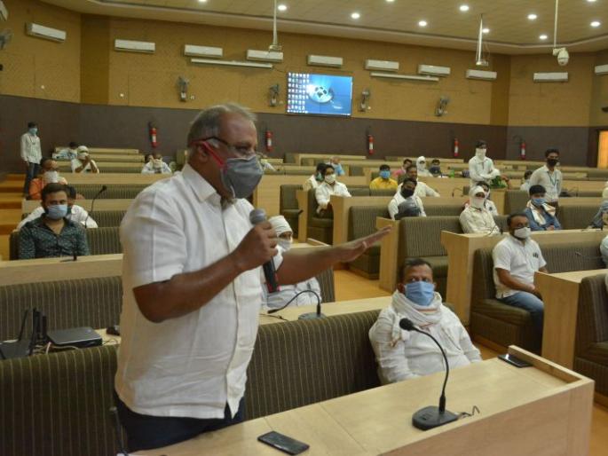 CoronaVirus: Situation in Akola out of control due to lack of coordination! | CoronaVirus : समन्वयाच्या अभावाने अकोला शहरातील परिस्थिती हाताबाहेर! CoronaVirus: Situation in Akola out of control due to lack of coordination! | CoronaVirus : समन्वयाच्या अभावाने अकोला शहरातील परिस्थिती हाताबाहेर!