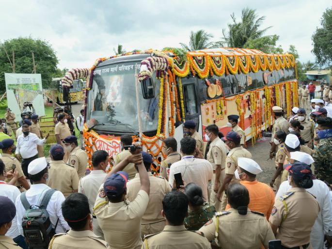 Devotional Pandharpur; The palanquin ceremonies of the saints without devotees rested on the bottom of the palanquin | भक्तीमय पंढरपूर; भाविकांविना संतांचे पालखी सोहळे वाखरी पालखी तळावर विसावले Devotional Pandharpur; The palanquin ceremonies of the saints without devotees rested on the bottom of the palanquin | भक्तीमय पंढरपूर; भाविकांविना संतांचे पालखी सोहळे वाखरी पालखी तळावर विसावले