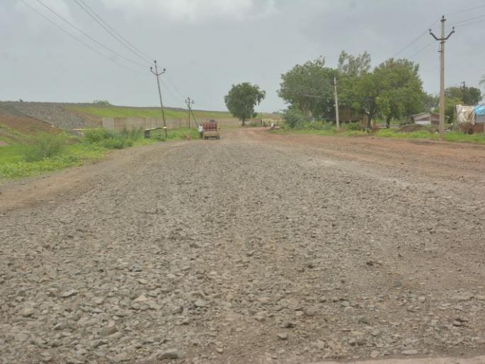 Kavadhari Shiva devotees in trouble; Akola-Gandhigram route in bad condition | कावडधारी शिवभक्तांची वाट यंदाही बिकटच; अकोला-गांधीग्राम मार्गाची दूरवस्था Kavadhari Shiva devotees in trouble; Akola-Gandhigram route in bad condition | कावडधारी शिवभक्तांची वाट यंदाही बिकटच; अकोला-गांधीग्राम मार्गाची दूरवस्था