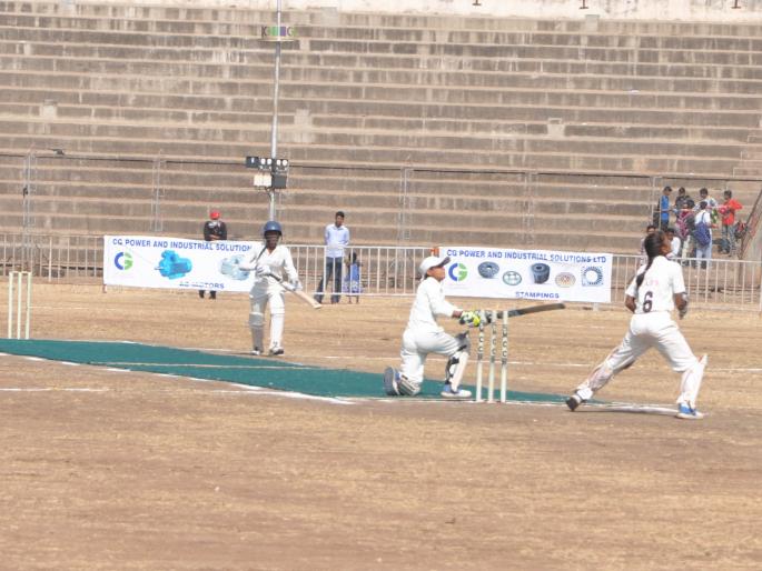 Shrirampur girl's superhero superhero | सुपर ओव्हरमध्ये श्रीरामपूरच्या मुलींच्या बाजी Shrirampur girl's superhero superhero | सुपर ओव्हरमध्ये श्रीरामपूरच्या मुलींच्या बाजी
