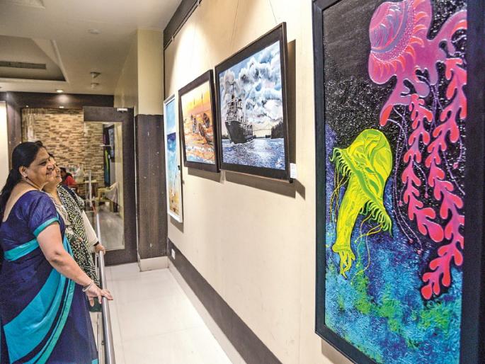 awareness should be spread about waste: Vikram Nabar; 'Life on the seaside' exibition | कचऱ्याविषयी जनजागृती व्हावी : विक्रम नाबर; ‘सागरकिनाऱ्यावरील जीवन’ चित्रबद्ध awareness should be spread about waste: Vikram Nabar; 'Life on the seaside' exibition | कचऱ्याविषयी जनजागृती व्हावी : विक्रम नाबर; ‘सागरकिनाऱ्यावरील जीवन’ चित्रबद्ध