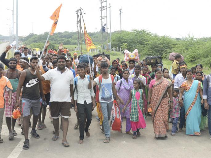 Tuljapur Vari of Karnataka devotees | कर्नाटकी भाविकांची तुळजापूरची वारी Tuljapur Vari of Karnataka devotees | कर्नाटकी भाविकांची तुळजापूरची वारी