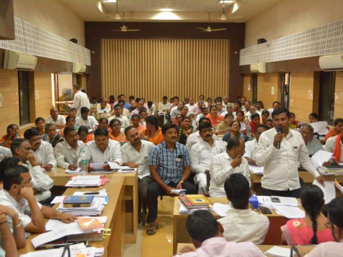 33 roads improvement resolution rejected | ३३ रस्त्यांच्या दर्जोन्नतीचा ठराव फेटाळला 33 roads improvement resolution rejected | ३३ रस्त्यांच्या दर्जोन्नतीचा ठराव फेटाळला