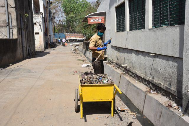 Plan to Spent Rs 60 lakh for drain cleaning works | नाले सफाइच्या कामांवर ६० लाखांच्या उधळपट्टीचा घाट Plan to Spent Rs 60 lakh for drain cleaning works | नाले सफाइच्या कामांवर ६० लाखांच्या उधळपट्टीचा घाट