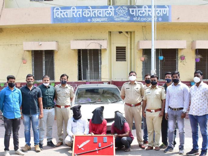Gang arrested in Parner taluka for looting passengers | प्रवाशांची लूटमार करणारी पारनेर तालुक्यातील टोळी जेरबंद Gang arrested in Parner taluka for looting passengers | प्रवाशांची लूटमार करणारी पारनेर तालुक्यातील टोळी जेरबंद