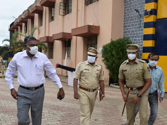 Attempt to keep as many prisoners as possible: Sunil Ramanand | क्षमतेइतकेच बंदीजन कारागृहांमध्ये ठेवण्याचा प्रयत्न : सुनील रामानंद Attempt to keep as many prisoners as possible: Sunil Ramanand | क्षमतेइतकेच बंदीजन कारागृहांमध्ये ठेवण्याचा प्रयत्न : सुनील रामानंद