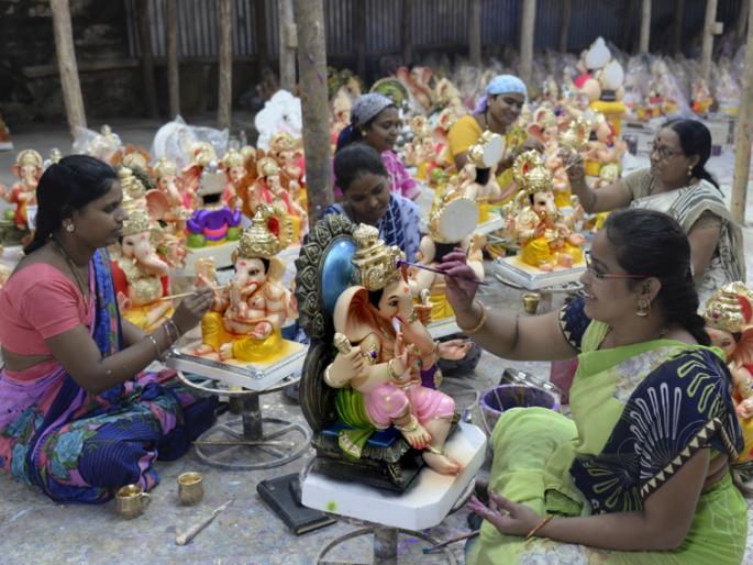 Ganesh Mahotsav; Vidi turns hands on Daddy's 'color'! | बाप्पाच्या ‘रंगा’त रंगले विडी वळणारे हात !