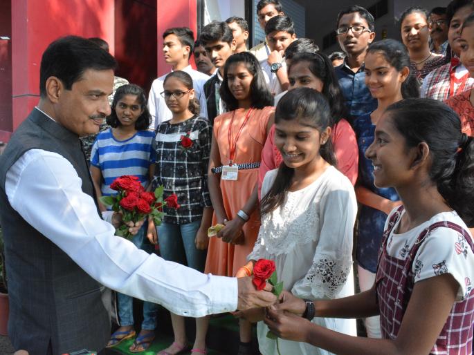 Hockey field, science center and child safety priority! - Guardian minister's assurance | हॉकीचे मैदान, विज्ञान केंद्र अन् बालसुरक्षेला प्राधान्य! -बालदिनानिमित्त पालकमंत्र्यांनी दिली ग्वाही Hockey field, science center and child safety priority! - Guardian minister's assurance | हॉकीचे मैदान, विज्ञान केंद्र अन् बालसुरक्षेला प्राधान्य! -बालदिनानिमित्त पालकमंत्र्यांनी दिली ग्वाही