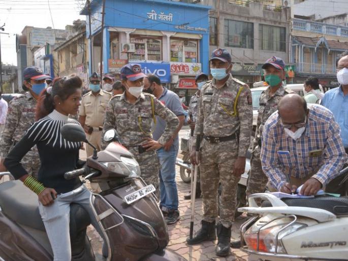 Violation of rules; Punitive action against 144 people in Akola city | नियमांचे उल्लंघन;  अकोला शहरात १४४ जणांविरुध्द दंडात्मक कारवाइ  Violation of rules; Punitive action against 144 people in Akola city | नियमांचे उल्लंघन;  अकोला शहरात १४४ जणांविरुध्द दंडात्मक कारवाइ