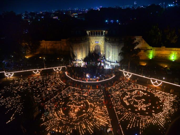 lightning of shaniwar wada by 51 thousand divas | 51 हजार दिव्यांनी उजळून निघाला शनिवारवाडा lightning of shaniwar wada by 51 thousand divas | 51 हजार दिव्यांनी उजळून निघाला शनिवारवाडा