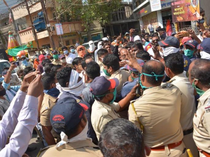 The agitation turned violent ... Corona's fear did not remain! | आंदोलने उंदड झाली...कोरोनाची भीती ना उरली ! The agitation turned violent ... Corona's fear did not remain! | आंदोलने उंदड झाली...कोरोनाची भीती ना उरली !
