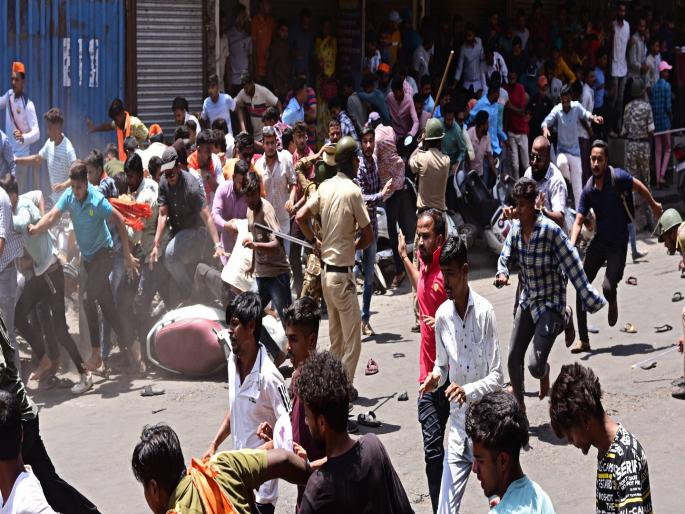 The Kolhapur bandh had taken a violent turn, Charges against 400 suspects in stone pelting; 36 arrested | दगडफेकीतील ४०० संशयितांवर गुन्हे, ३६ अटकेत; कोल्हापूर बंदला लागले होते हिंसक वळण The Kolhapur bandh had taken a violent turn, Charges against 400 suspects in stone pelting; 36 arrested | दगडफेकीतील ४०० संशयितांवर गुन्हे, ३६ अटकेत; कोल्हापूर बंदला लागले होते हिंसक वळण