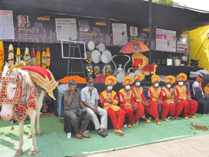 Akola : Chain agitation of marriage struggle committee started! | विवाह संघर्ष समितीचे साखळी धरणे आंदोलन सुरु! Akola : Chain agitation of marriage struggle committee started! | विवाह संघर्ष समितीचे साखळी धरणे आंदोलन सुरु!
