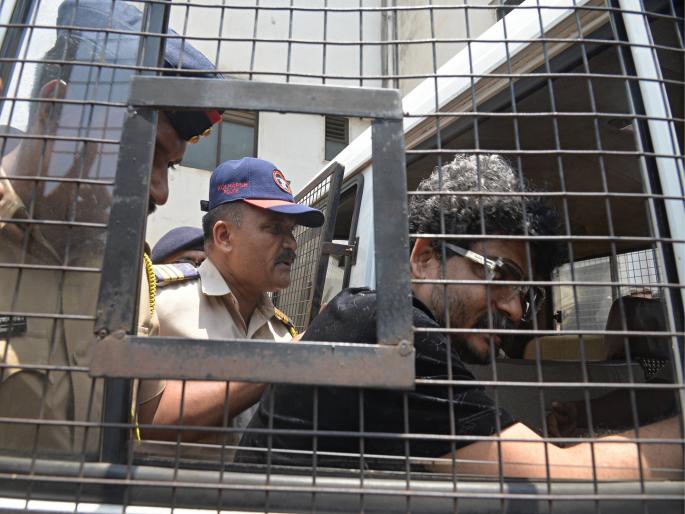 Let show Kolhapuri jerk to Gunaratna Sadavarte, Message goes viral on social media | Gunratna Sadavarte: सोशल मीडियावर मेसेज व्हायरल, ..अन् पोलिसांची पळापळ Let show Kolhapuri jerk to Gunaratna Sadavarte, Message goes viral on social media | Gunratna Sadavarte: सोशल मीडियावर मेसेज व्हायरल, ..अन् पोलिसांची पळापळ