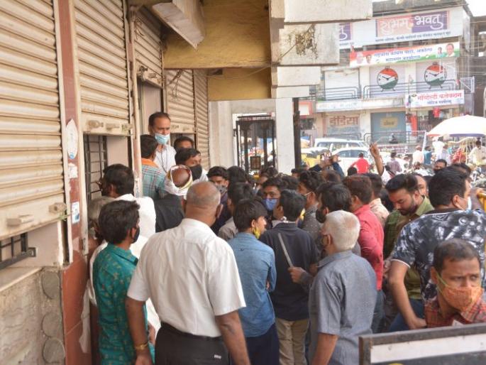 Akola Unlock: Inspection of 775 shops; Seal 40 shops | Akola Unlock :  ७७५ दुकानांची तपासणी; ४० दुकानांना सील Akola Unlock: Inspection of 775 shops; Seal 40 shops | Akola Unlock :  ७७५ दुकानांची तपासणी; ४० दुकानांना सील