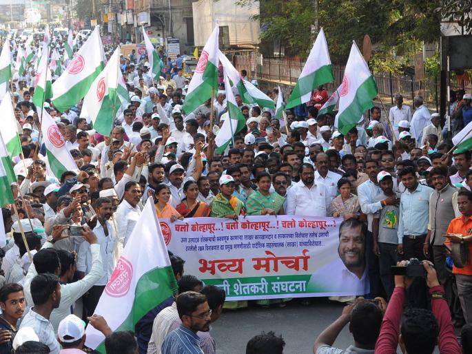 Kolhapur: Raju Shetti warns to factories, Virat Morcha on Joint Director | कोल्हापूर : राजू शेट्टींचा कारखानदारांना इशारा, सहसंचालक कार्यालयावर विराट मोर्चा Kolhapur: Raju Shetti warns to factories, Virat Morcha on Joint Director | कोल्हापूर : राजू शेट्टींचा कारखानदारांना इशारा, सहसंचालक कार्यालयावर विराट मोर्चा