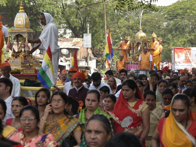 Resonance of 'Jai Jindendra' in the house and the temple | घरोघरी, मंदिरात गुंजला ‘जय जिनेंद्र’चा जयघोष Resonance of 'Jai Jindendra' in the house and the temple | घरोघरी, मंदिरात गुंजला ‘जय जिनेंद्र’चा जयघोष