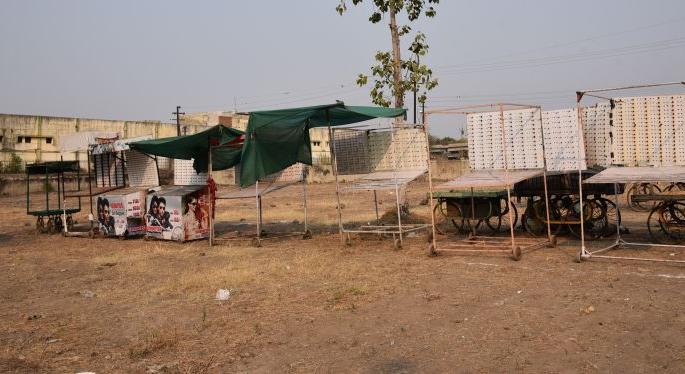 Open theater, peddlers' back to the Bhate Club premises | खुले नाट्यगृह, भाटे क्लबच्या जागेकडे फेरीवाल्यांची पाठ