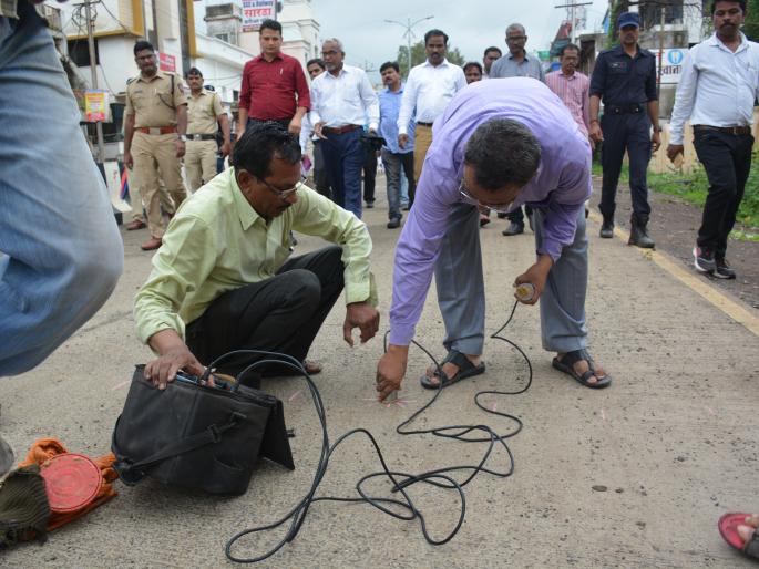 Social audit of road works in Akola city; Now look at the sampling report | अकोला शहरातील रस्ते कामांचे ‘सोशल आॅडिट ’; आता नमुने तपासणीच्या अहवालाकडे लक्ष! Social audit of road works in Akola city; Now look at the sampling report | अकोला शहरातील रस्ते कामांचे ‘सोशल आॅडिट ’; आता नमुने तपासणीच्या अहवालाकडे लक्ष!
