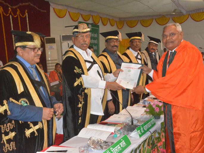Dr.PDKV Convocation ceremony: 24 new agricultural scientists | डॉ.पंदेकृवि दीक्षांत समारंभ : देशाला मिळाले नवे २४ कृषी शास्त्रज्ञ Dr.PDKV Convocation ceremony: 24 new agricultural scientists | डॉ.पंदेकृवि दीक्षांत समारंभ : देशाला मिळाले नवे २४ कृषी शास्त्रज्ञ