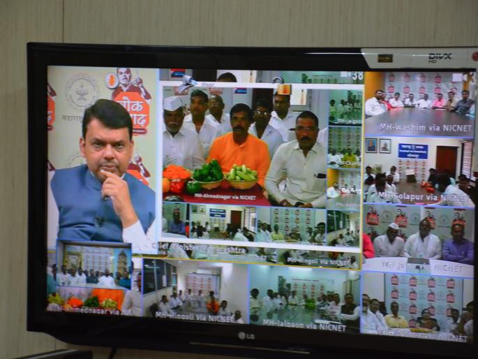 Akola's farmer on waiting in Chief Minister's public dialogue! | मुख्यमंत्र्यांच्या लोकसंवादात अकोला वेटींगवरच ! Akola's farmer on waiting in Chief Minister's public dialogue! | मुख्यमंत्र्यांच्या लोकसंवादात अकोला वेटींगवरच !