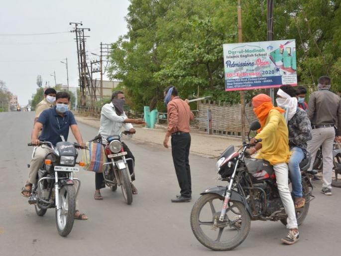 CoronaVirus In Akola: Citizen not serious about 'Corona' | CoronaVirus In Akola : ‘कोरोना’चे गांभीर्य नाहीच; अकोलेकर रस्त्यावर CoronaVirus In Akola: Citizen not serious about 'Corona' | CoronaVirus In Akola : ‘कोरोना’चे गांभीर्य नाहीच; अकोलेकर रस्त्यावर