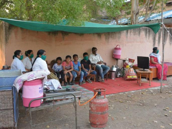 Three Nurses orders to evacuate government residence. | ‘कोरोना’च्या सावटातही अधिपरिचारिकांना निवासस्थान खाली करण्याचे आदेश! Three Nurses orders to evacuate government residence. | ‘कोरोना’च्या सावटातही अधिपरिचारिकांना निवासस्थान खाली करण्याचे आदेश!