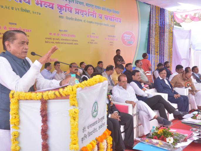 Agriculture Minister Pandurang Phundkar not to leave the deceased companies | शेतकऱ्यांची फसवणूक करणाऱ्या कंपन्यांना सोडणार नाही - कृषीमंत्री पांडुरंग फुंडकर Agriculture Minister Pandurang Phundkar not to leave the deceased companies | शेतकऱ्यांची फसवणूक करणाऱ्या कंपन्यांना सोडणार नाही - कृषीमंत्री पांडुरंग फुंडकर