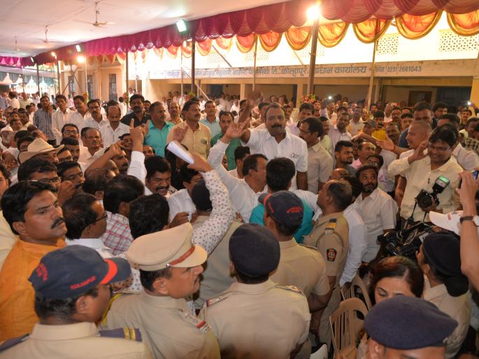 MLA Satej Patil-Dhananjay Mahadik Khadajangi | गोकुळ मल्टिस्टेटचा वाद : संघाच्या सभेत गोंधळ MLA Satej Patil-Dhananjay Mahadik Khadajangi | गोकुळ मल्टिस्टेटचा वाद : संघाच्या सभेत गोंधळ