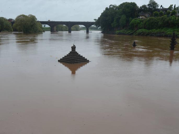 Rainfall of rain in Kolhapur district, rain in the dam region also | कोल्हापूर जिल्ह्यात पावसाची रिपरिप, धरणक्षेत्रातही पावसाचा जोर Rainfall of rain in Kolhapur district, rain in the dam region also | कोल्हापूर जिल्ह्यात पावसाची रिपरिप, धरणक्षेत्रातही पावसाचा जोर