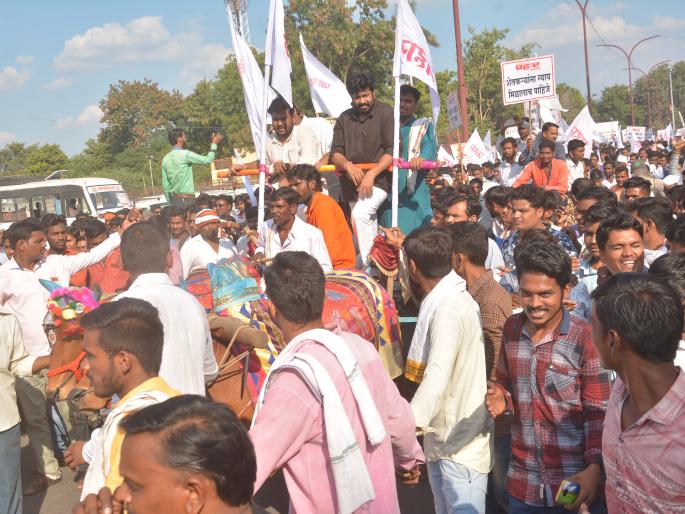 'Prahar''s stay for the rally: got the assurance; Stay awake | ‘प्रहार’चा मुक्काम मोर्चा: आश्वासन मिळाले; मुक्काम टळला! 'Prahar''s stay for the rally: got the assurance; Stay awake | ‘प्रहार’चा मुक्काम मोर्चा: आश्वासन मिळाले; मुक्काम टळला!