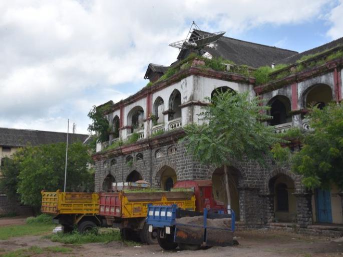 296 broken buildings dangerous in Akola city; 37 chronic | अकोला शहरात २९६ शिकस्त इमारती धोकादायक; ३७ जीर्ण 296 broken buildings dangerous in Akola city; 37 chronic | अकोला शहरात २९६ शिकस्त इमारती धोकादायक; ३७ जीर्ण