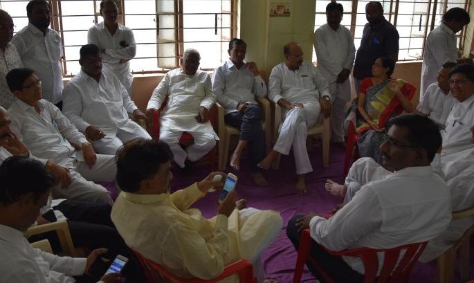 BJP MLAs in Akola get challange from inside; plenty of aspirants for candidacy! | भाजप आमदारांना स्वपक्षातच स्पर्धा : उमेदवारीसाठी इच्छुकांच्या महात्त्वाकांक्षेला ‘भरती’! BJP MLAs in Akola get challange from inside; plenty of aspirants for candidacy! | भाजप आमदारांना स्वपक्षातच स्पर्धा : उमेदवारीसाठी इच्छुकांच्या महात्त्वाकांक्षेला ‘भरती’!