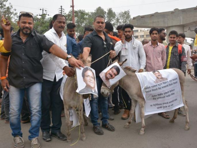 Shiv Sena protests against petrol price hike | शिवसेनेकडून पेट्राेल दरवाढ, दानवेंचा निषेध Shiv Sena protests against petrol price hike | शिवसेनेकडून पेट्राेल दरवाढ, दानवेंचा निषेध