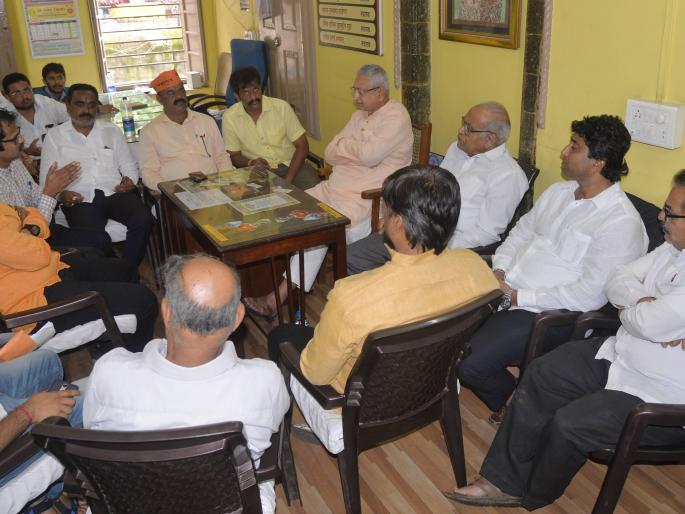 Maratha Reservation: Shahu Chhatrapati Maharaj reject meeting with Cm devendra fadnavis | Maratha Reservation : मुख्यमंत्र्यांचे बैठकीचे निमंत्रण शाहू छत्रपतींनी नाकारले, मुख्यमंत्र्यांनी छत्रपतींकडे यावे Maratha Reservation: Shahu Chhatrapati Maharaj reject meeting with Cm devendra fadnavis | Maratha Reservation : मुख्यमंत्र्यांचे बैठकीचे निमंत्रण शाहू छत्रपतींनी नाकारले, मुख्यमंत्र्यांनी छत्रपतींकडे यावे