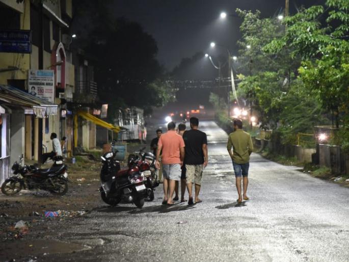 Night curfew only on paper! | रात्रीची संचारबंदी फक्त कागदावरच!