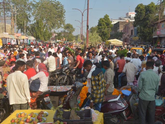 Akolekar's turnover of Diwali is around 130 crore | अकोलेकरांची दिवाळीची उलाढाल तब्बल १३० कोटींवर Akolekar's turnover of Diwali is around 130 crore | अकोलेकरांची दिवाळीची उलाढाल तब्बल १३० कोटींवर