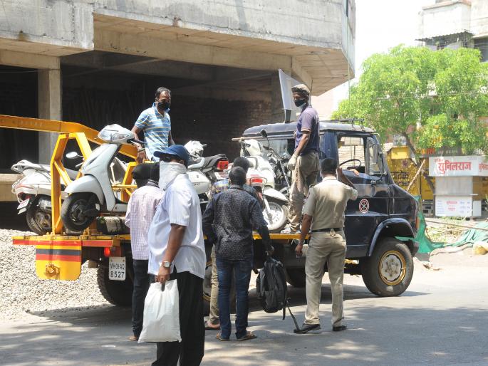 Corona confiscated vehicles returned after 'lockdown', seizing 3 vehicles in the district | CoronaVirus Lockdown : जप्त वाहने ‘लॉकडाऊन’ नंतरच परत, जिल्ह्यात २५७२ वाहने जप्त Corona confiscated vehicles returned after 'lockdown', seizing 3 vehicles in the district | CoronaVirus Lockdown : जप्त वाहने ‘लॉकडाऊन’ नंतरच परत, जिल्ह्यात २५७२ वाहने जप्त