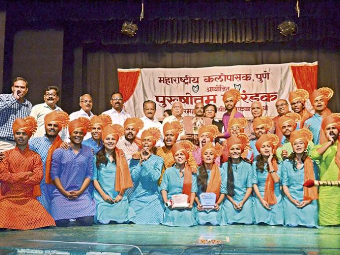 purushottam karandak 2019: What is the secret of the success of the Nagarkar team that won the Purushottam Trophy for three years? | तीन वर्षे पुरुषोत्तम करंडक जिंकणार्‍या नगरकर संघाच्या यशाचं रहस्य काय?