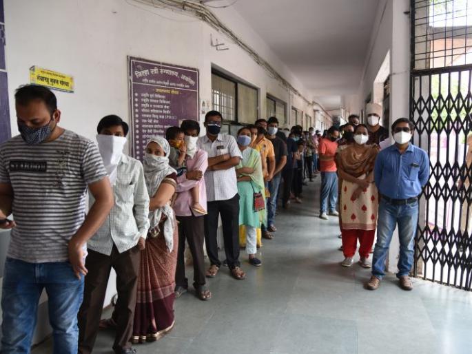 No vaccine for second dose; Confusion among beneficiaries about vaccination | दुसऱ्या डोससाठी लस मिळेना; लसीकरणाबाबत लाभार्थींमध्ये संभ्रम No vaccine for second dose; Confusion among beneficiaries about vaccination | दुसऱ्या डोससाठी लस मिळेना; लसीकरणाबाबत लाभार्थींमध्ये संभ्रम