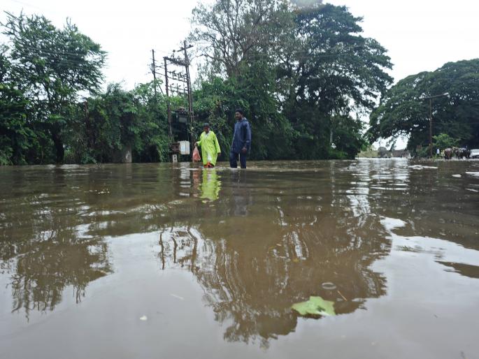 Kolhapur: at the level of the Panchganga danger level, the alert level exceeded | कोल्हापूर : पंचगंगा धोक्याच्या पातळीकडे, इशारा पातळी ओलांडली Kolhapur: at the level of the Panchganga danger level, the alert level exceeded | कोल्हापूर : पंचगंगा धोक्याच्या पातळीकडे, इशारा पातळी ओलांडली
