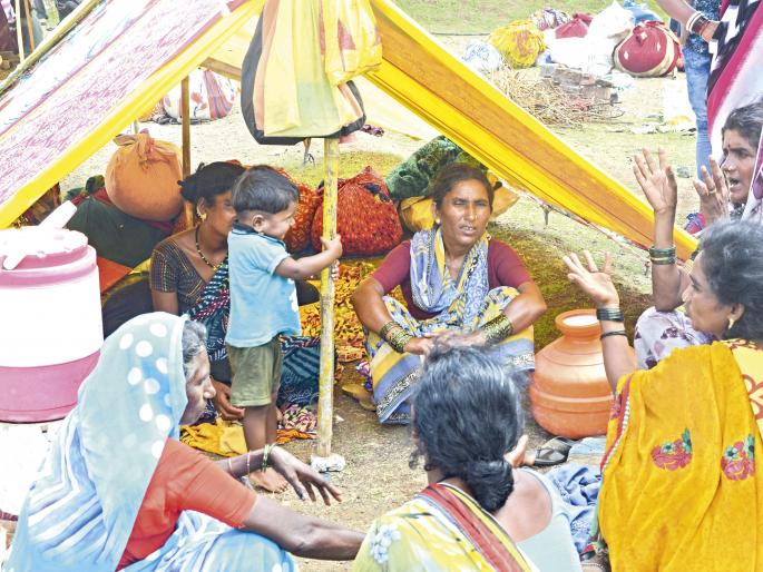 Travelling with the nomads killed by rumors and whats App | भटके - ही माणसं कशी जगतात ? - हे सांगणारा एक अस्वस्थ करणारा प्रवास Travelling with the nomads killed by rumors and whats App | भटके - ही माणसं कशी जगतात ? - हे सांगणारा एक अस्वस्थ करणारा प्रवास