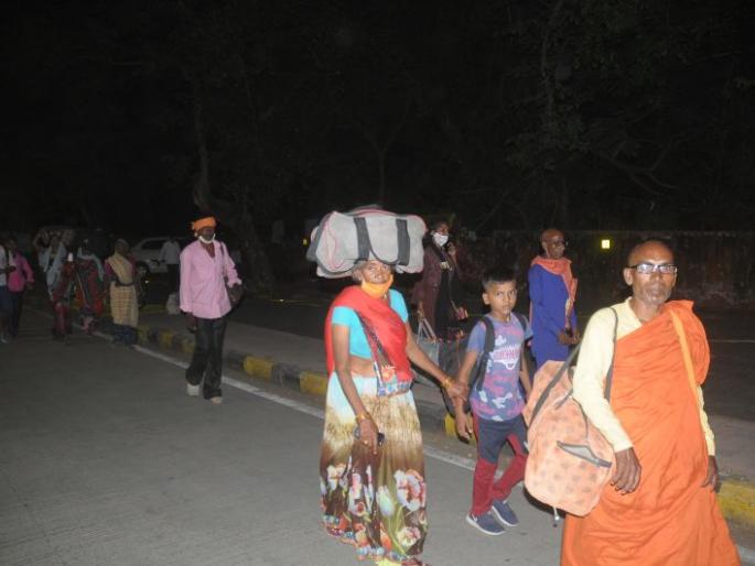 The footsteps of pilgrims turned towards Deekshabhoomi; Even if there is no event, the attraction remains | दीक्षाभूमीकडे वळली भीमपाखरांची पाऊले; कार्यक्रम नसला तरी ओढ कायम The footsteps of pilgrims turned towards Deekshabhoomi; Even if there is no event, the attraction remains | दीक्षाभूमीकडे वळली भीमपाखरांची पाऊले; कार्यक्रम नसला तरी ओढ कायम