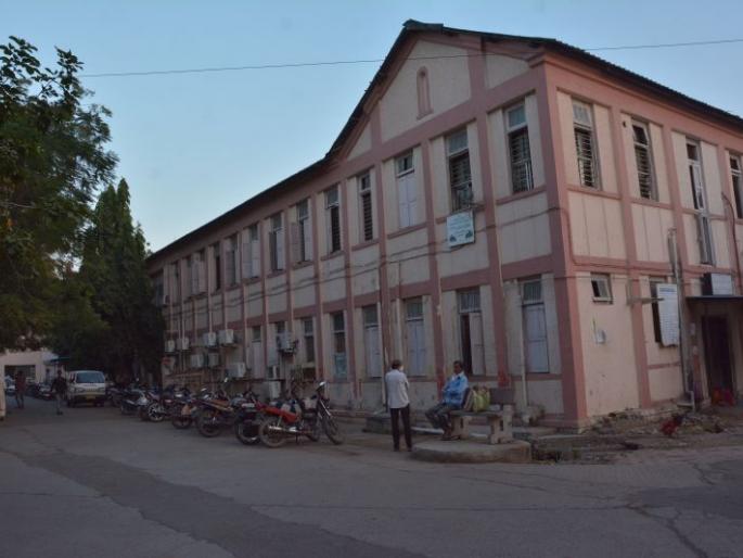 One of the two dialysis machines in the general hospital shut down! | सर्वोपचार रुग्णालयातील दोनपैकी एक डायलिसिस मशीन बंद ! One of the two dialysis machines in the general hospital shut down! | सर्वोपचार रुग्णालयातील दोनपैकी एक डायलिसिस मशीन बंद !