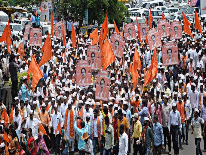Demonstration in support of Shiv Sena chief Uddhav Thackeray in Kolhapur | ‘मासा लागला गळाला, एकनाथ शिंदे पळाला’; उद्धव ठाकरेंच्या समर्थनात कोल्हापुरात शिवसैनिक रस्त्यावर Demonstration in support of Shiv Sena chief Uddhav Thackeray in Kolhapur | ‘मासा लागला गळाला, एकनाथ शिंदे पळाला’; उद्धव ठाकरेंच्या समर्थनात कोल्हापुरात शिवसैनिक रस्त्यावर