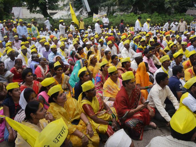 Kolhapur: Warning to the Government through the democracy of Dhangar community for reservation | कोल्हापूर : आरक्षणासाठी धनगर समाजाचा महामोर्चाद्वारे सरकारला इशारा Kolhapur: Warning to the Government through the democracy of Dhangar community for reservation | कोल्हापूर : आरक्षणासाठी धनगर समाजाचा महामोर्चाद्वारे सरकारला इशारा