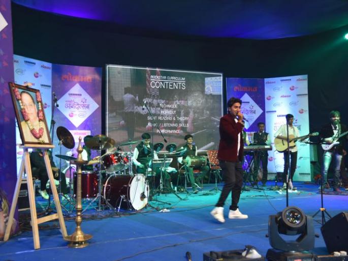 Akolekar has enjoyed the 'Shopping Festival' along with the seven-star concert | सप्तसुरांच्या मैफलीसोबतच अकोलेकरांनी घेतला ‘शॉपिंग फेस्टिव्हल’चा आनंद Akolekar has enjoyed the 'Shopping Festival' along with the seven-star concert | सप्तसुरांच्या मैफलीसोबतच अकोलेकरांनी घेतला ‘शॉपिंग फेस्टिव्हल’चा आनंद