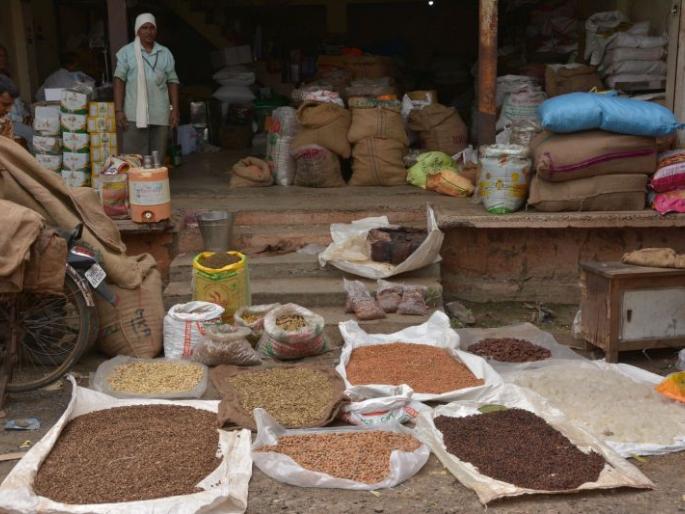 Cashews, almonds, whole grains; Destruction of food grains of two and a half girls |   काजू, बदाम, कडधान्याला फुटले काेंब; अडीच काेटींच्या अन्नधान्याची नासाडी Cashews, almonds, whole grains; Destruction of food grains of two and a half girls |   काजू, बदाम, कडधान्याला फुटले काेंब; अडीच काेटींच्या अन्नधान्याची नासाडी