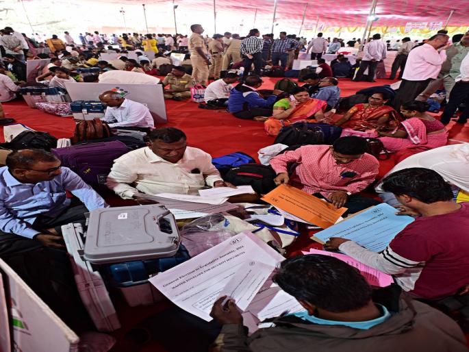 Variation in election staff allowance in two districts; Less allowance in Sangli and more allowance in Kolhapur | निवडणूक कर्मचारी भत्त्यात दोन जिल्ह्यात तफावत; सांगलीत कमी तर कोल्हापुरात अधिक भत्ता Variation in election staff allowance in two districts; Less allowance in Sangli and more allowance in Kolhapur | निवडणूक कर्मचारी भत्त्यात दोन जिल्ह्यात तफावत; सांगलीत कमी तर कोल्हापुरात अधिक भत्ता