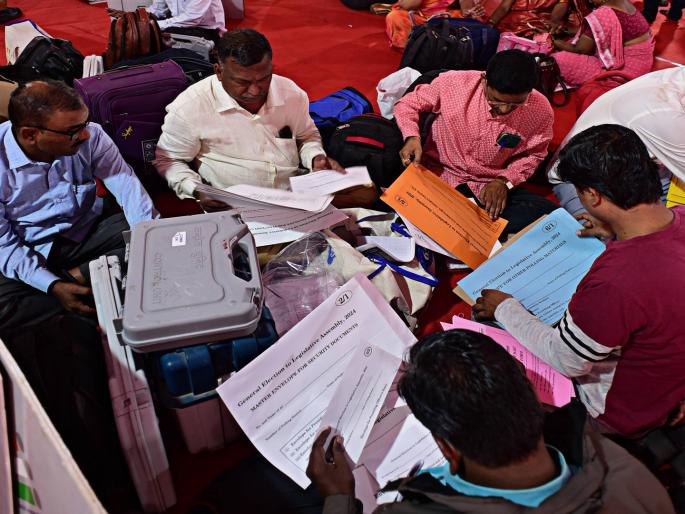 Officials reluctant to account for assembly election expenses | निवडणूक आयोगाच्या खर्चाच्या कात्रीला धारच जास्त, हिशोब देताना अधिकारी बेजार 